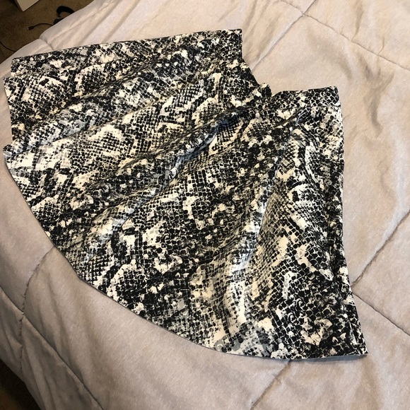 Snake print Skirt - Picture 5 of 5